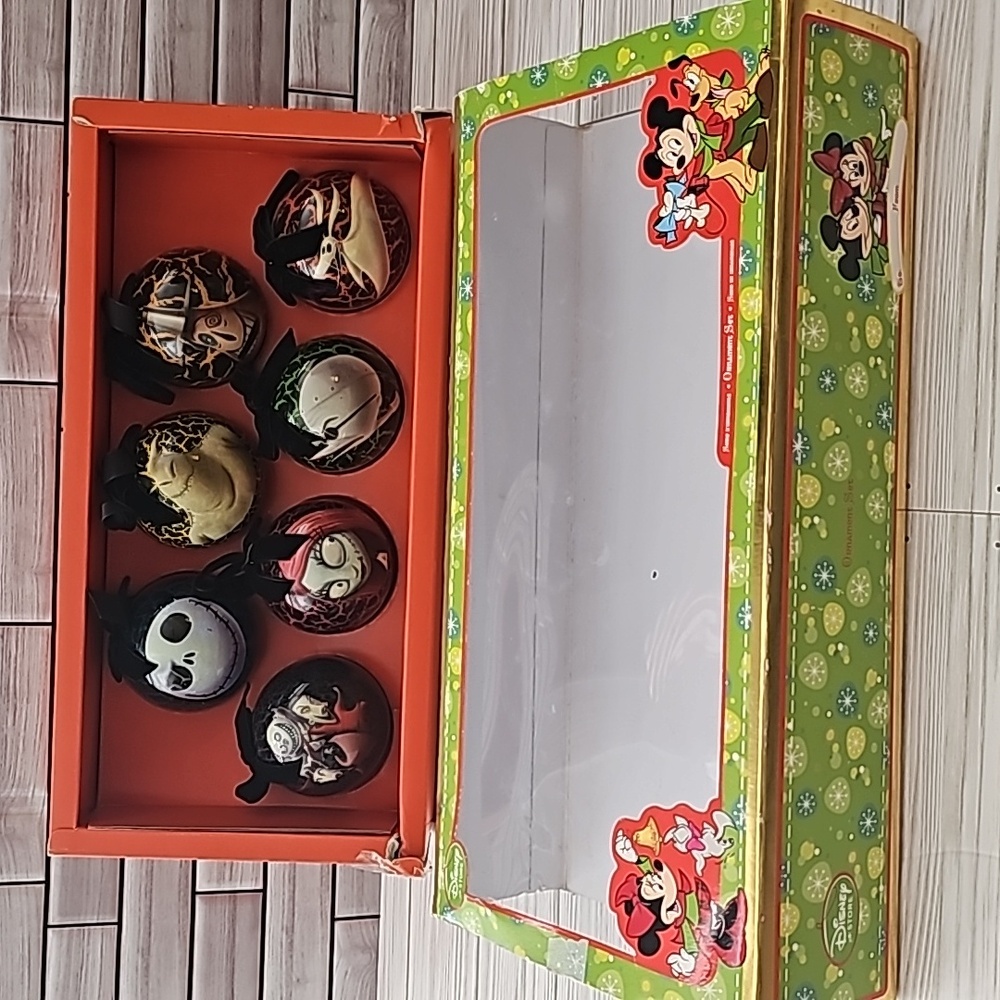 Disney store The nightmare before Christmas ornament set of 7